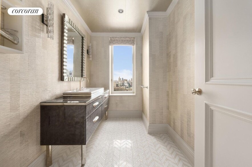 Building Photo - 502 Park Ave