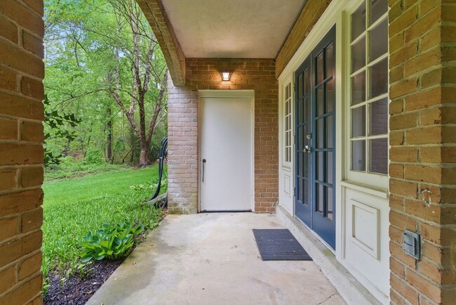 Building Photo - Updated Condo with Community Amenities