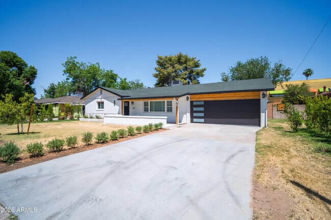 Building Photo - 4028 E Edgemont Ave