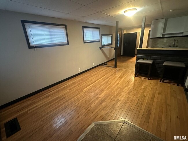 Building Photo - 524 Caroline St