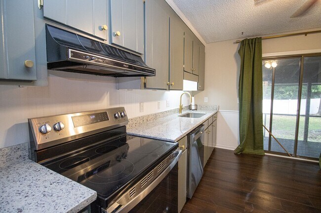 Building Photo - Beautiful Three Bedroom Home for Rent – 1440 Land of Lakes Circle, Lexington, SC
