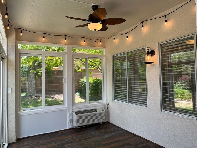 Building Photo - Beautiful 4 Bedroom 2.5 Bathroom House Loc...