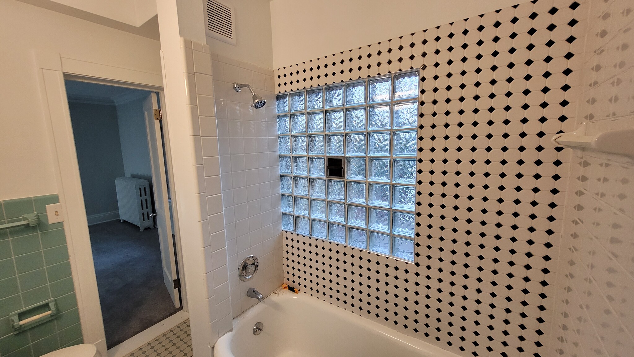 Building Photo - 516 Fountain St NE