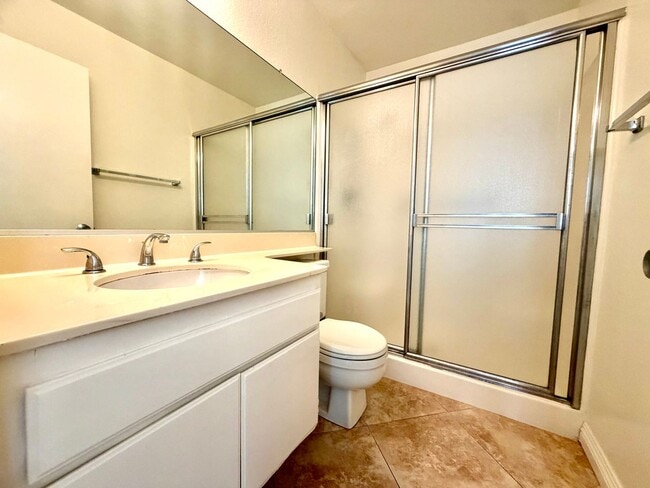 Building Photo - 3 Bedroom spacious home in Irvine (Northwood Glen)