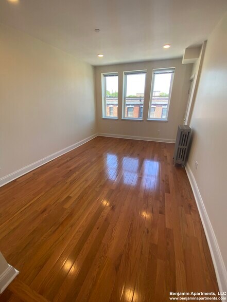 Building Photo - 129 Sutherland Rd