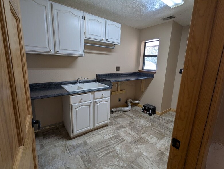 Building Photo - 4 Cavaletti Ct