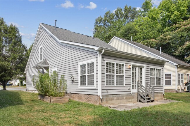 Building Photo - 127 Kristin Ct