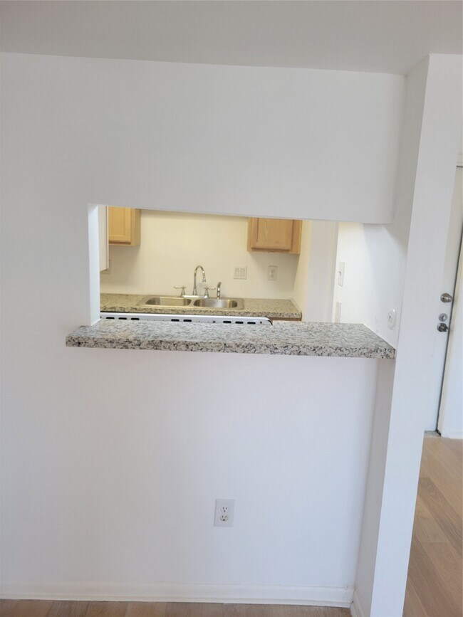 Building Photo - 8425 Hearth Dr