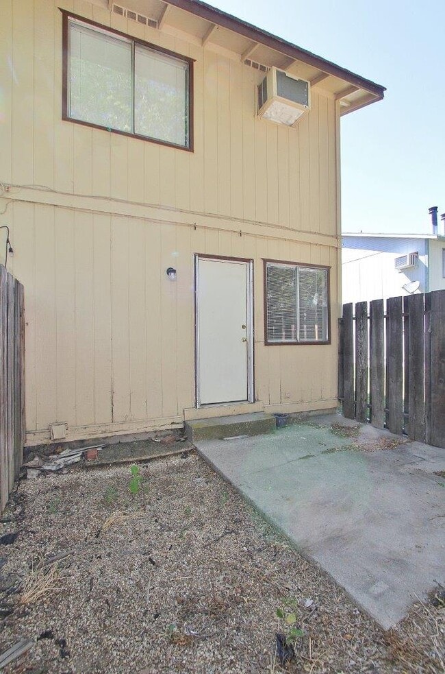 Building Photo - 86 N Raymond St