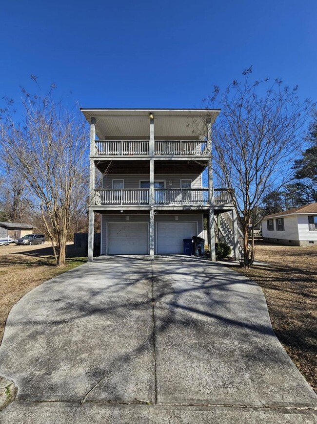 Primary Photo - Gorgeous 4 Bedroom Home Downtown, Close to...