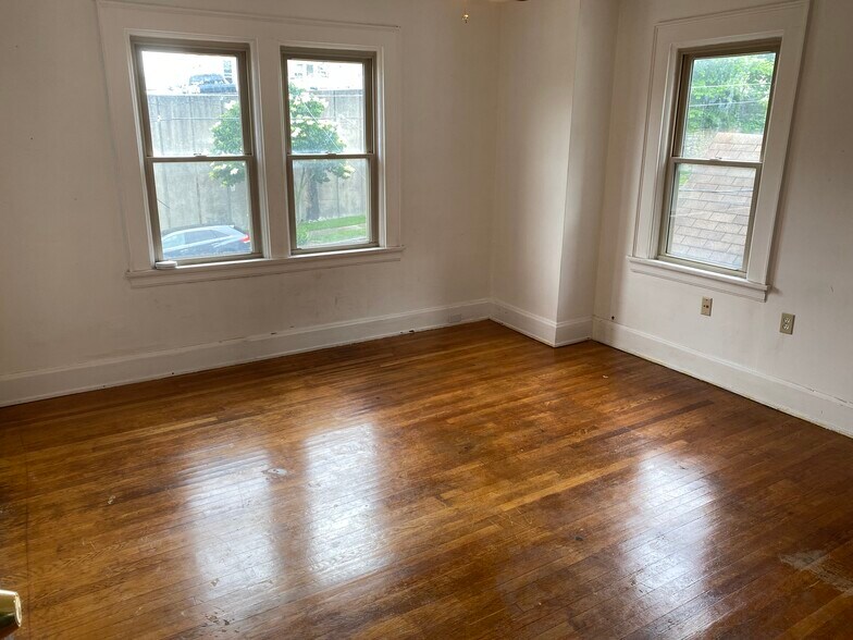 Building Photo - 2631 Bellevue Ave