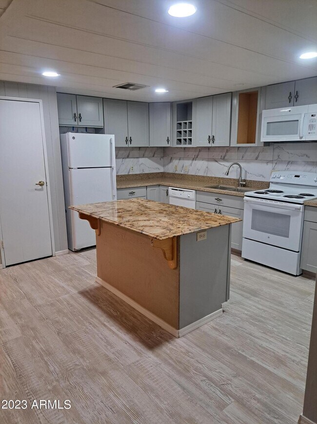 Building Photo - 7125 N 68th Dr