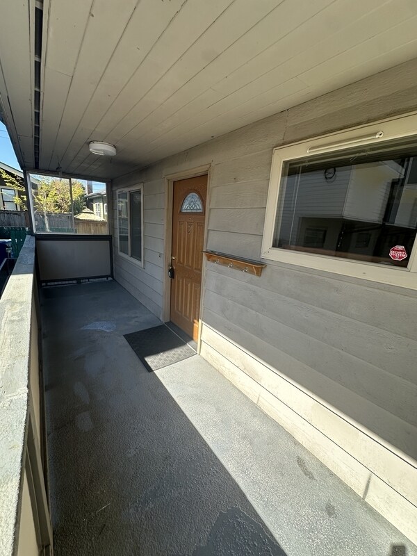 Building Photo - 6519 Phinney Ave N
