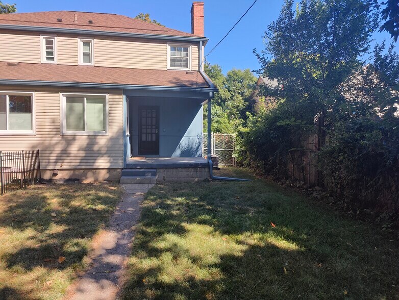 Building Photo - 653 Rhoads Ave