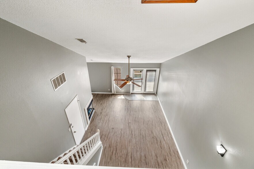 Building Photo - 5001 Grande Dr