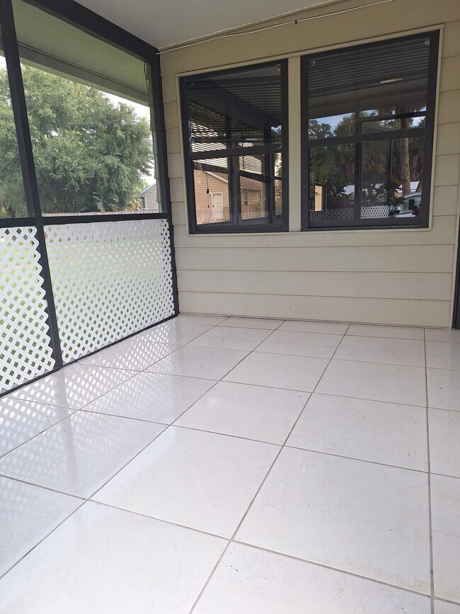 Building Photo - 17444 Raintree Ct