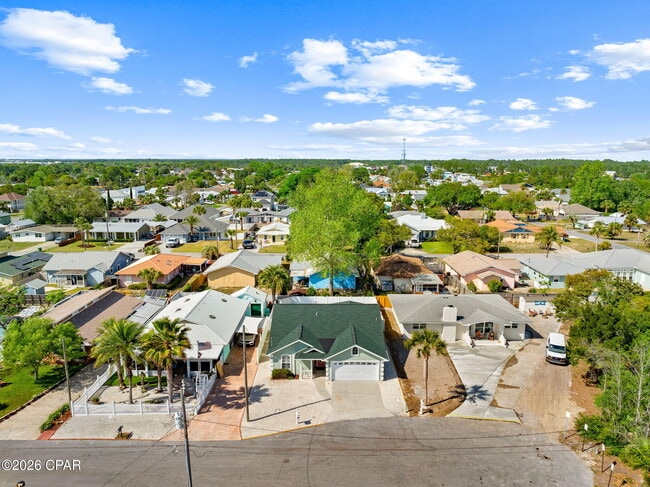 Building Photo - 615 Poinsettia Ct