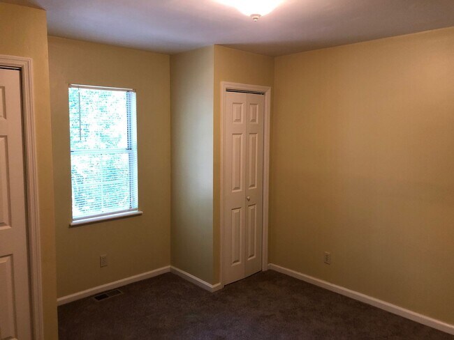 Building Photo - Available 9/8. Beautiful 4BR/2.5BA Home Av...