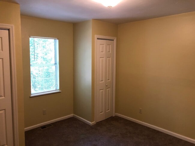 Building Photo - Available now. Beautiful 4BR/2.5BA Home Av...