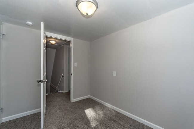 Building Photo - COMING SOON: Beautiful and Renovated Property in Raytown!