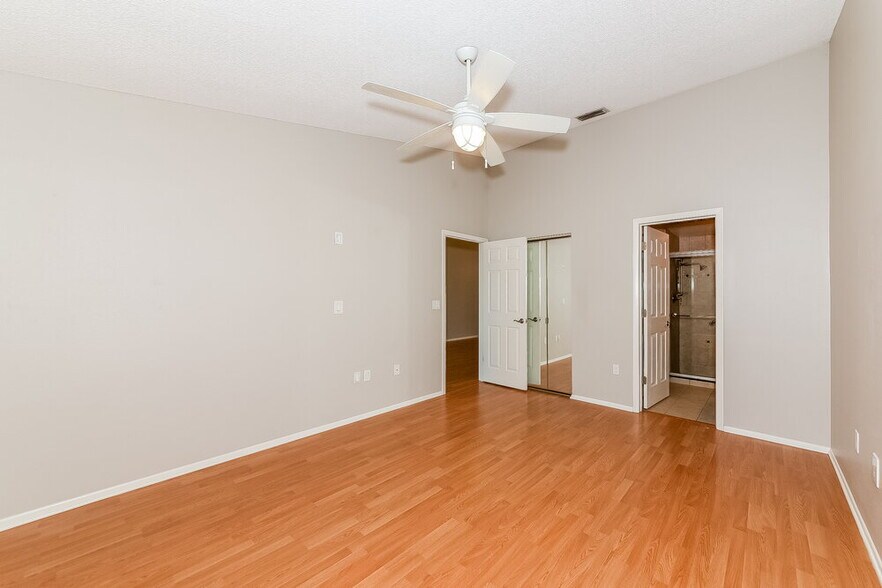 Building Photo - 825 Waterside Ln