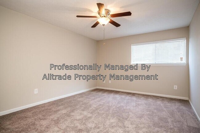Building Photo - 9400 Doral Ct