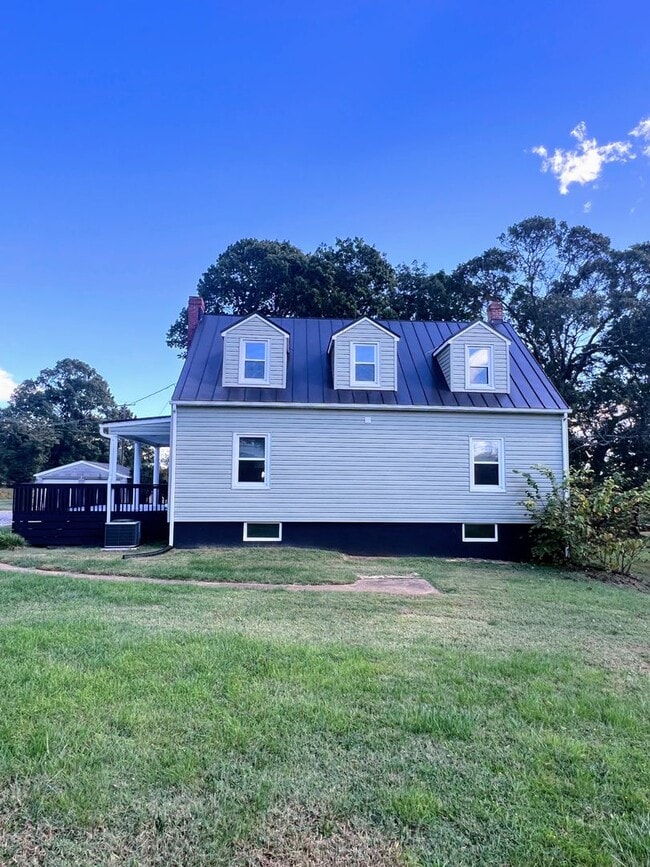 Building Photo - 3 Bed | 2 Bath | 1+ Acre | 2-Car Garage | ...