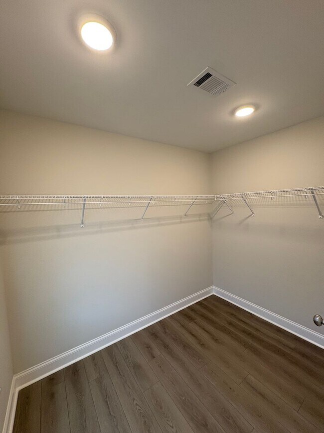 Building Photo - 135 Hunters Hill Wy