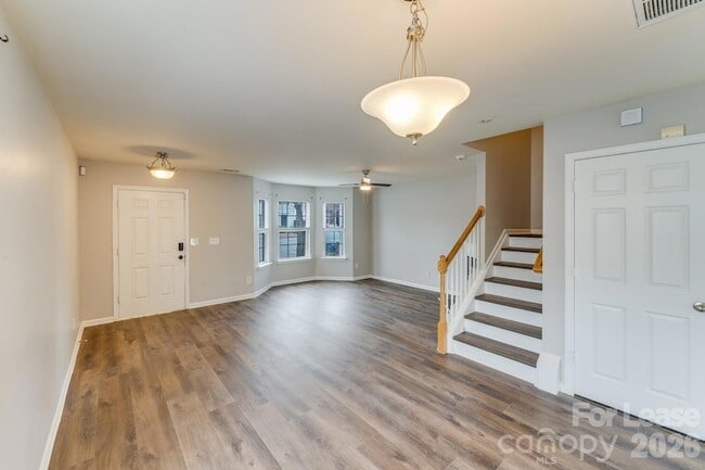 Building Photo - 3410 Broadwick St