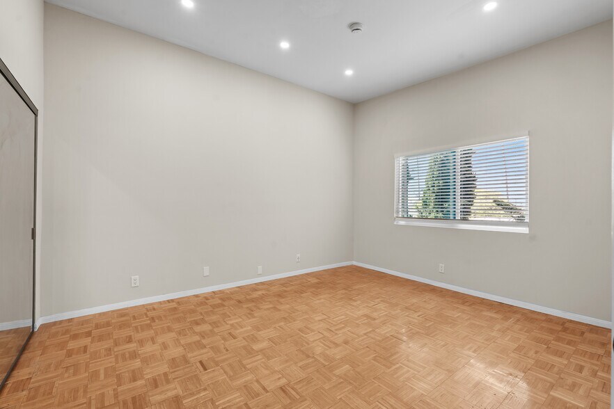 Building Photo - 1559 Winona Blvd