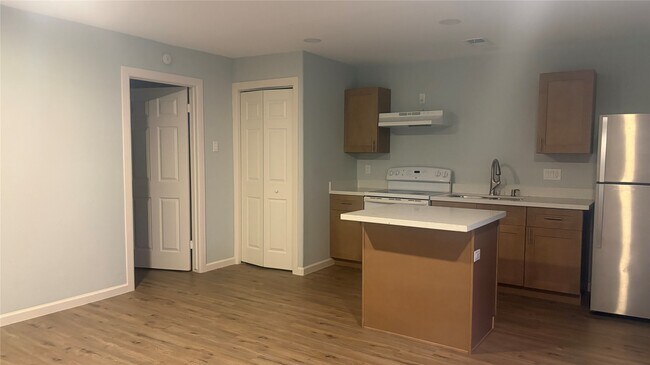 Building Photo - 4624 Bell St