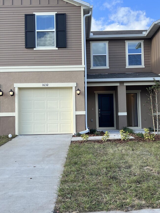 Primary Photo - 1632 Papaya Cir.