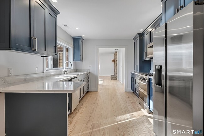 Building Photo - 220 Upper Grassy Hill Rd