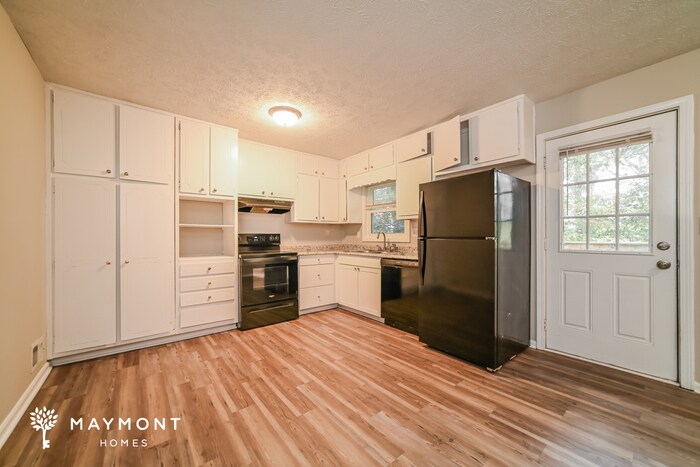 Building Photo - 2948 Medina Dr