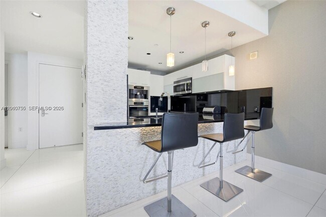 Building Photo - 17121 Collins Ave