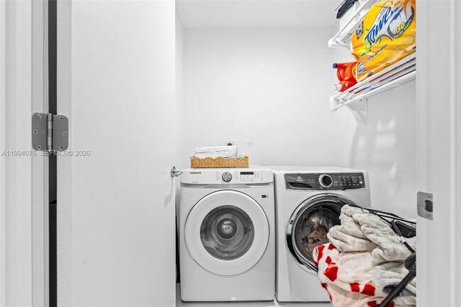 Building Photo - 851 NE 1st Ave