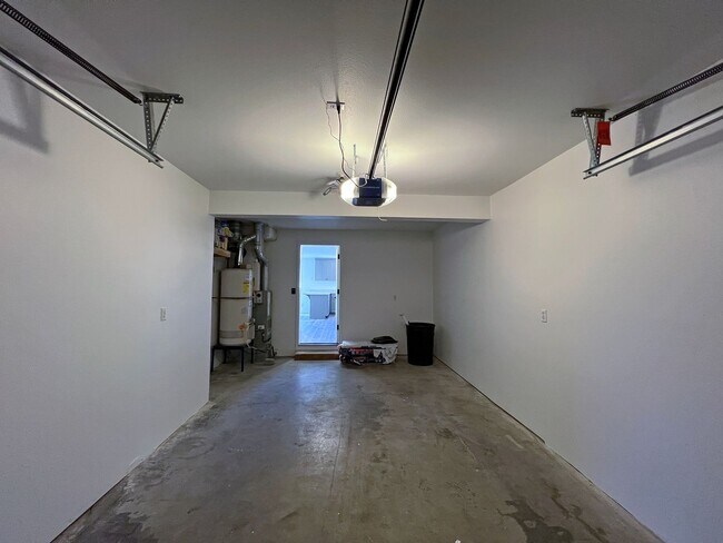 Building Photo - 16241-16243 Curry Ct SE