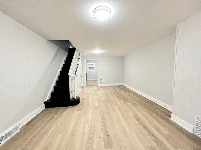 Building Photo - Newly Remodeled 3b/1b House in South Philly! Section 8 Only