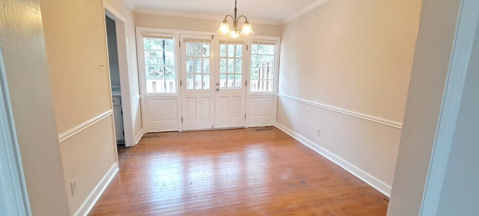 Building Photo - 610 Park Ave