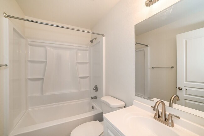 Building Photo - 11809 W Belmont Dr