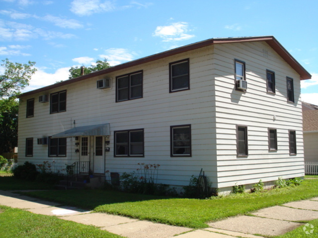 Building Photo - 1131 9th St S