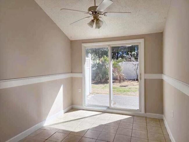 Building Photo - 75 Beaver Pond Loop