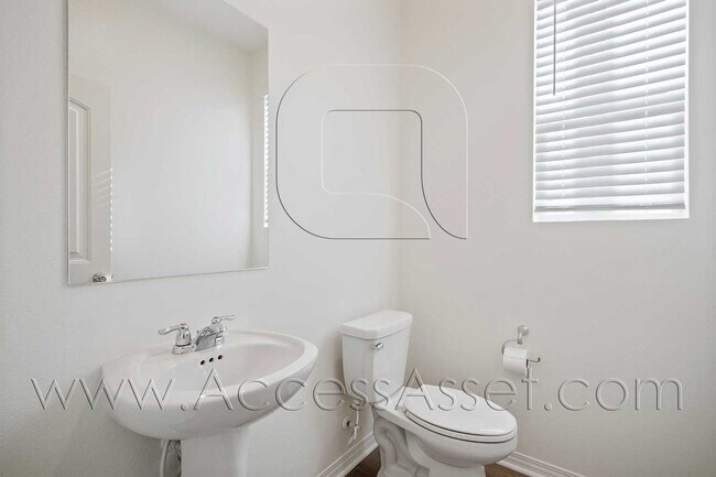 Building Photo - Stylish 2 Bed + 2.5 Bath Townhome in Murrieta