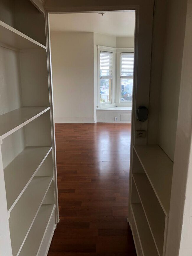 Building Photo - 1 bedroom in San francisco CA 94117