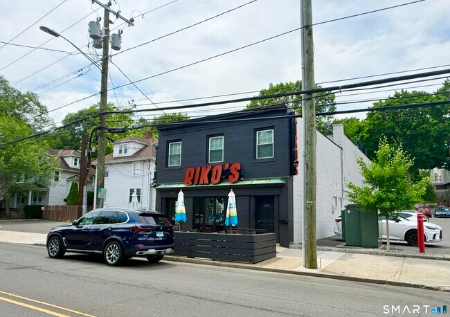 Building Photo - 900 Hope St