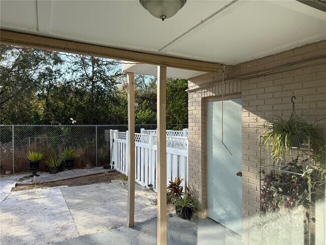 Building Photo - 7210 N Manhattan Ave