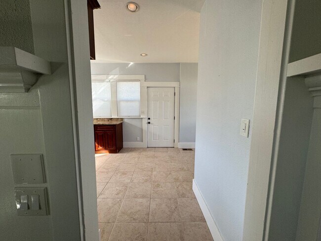 Building Photo - 498joh
