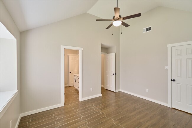 Building Photo - 12307 White River Dr
