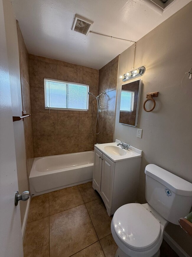 Building Photo - 2114 Brundage Ln