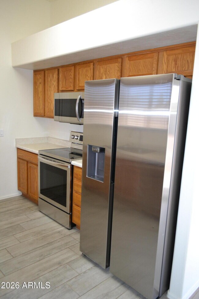 Building Photo - 445 E Osage Ave